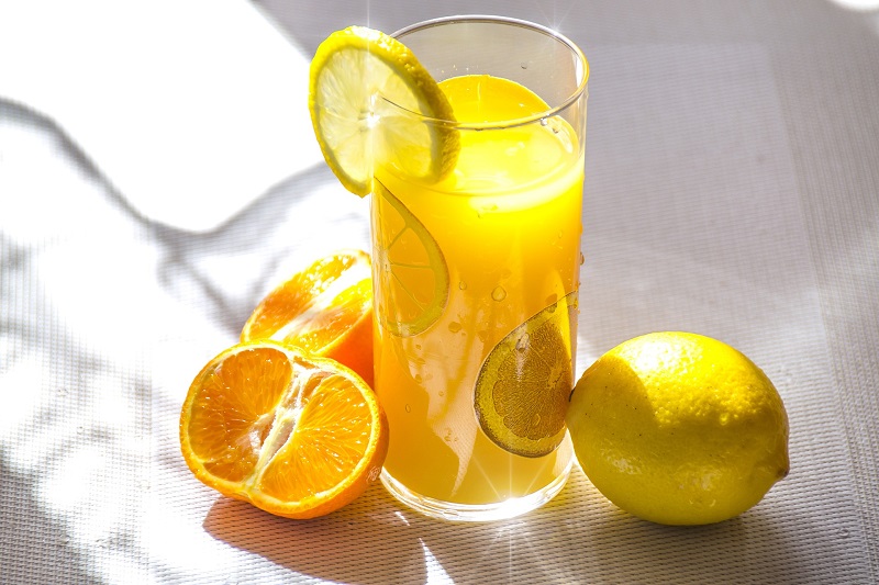5 razões para começar o seu dia com uma água com limão